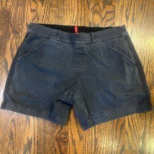 Spanx Stretch Twill Shorts XL in Washed Black (gray) 6"